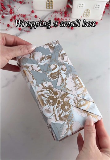 A wrapping method used for compact items like phones or watches. Suitable for small boxes and everyday gift packaging. #giftwrapping #smallbox #wrappingideas #packagingvideo #fyp