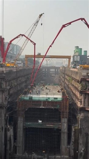 Why Dubai Has the Wildest Construction Projects #short