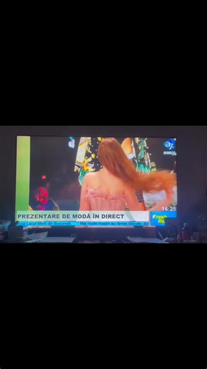 Profa de modeling și cursantele ei îmbrăcate în rochii de la Miu Couture 🦩🌸🤍 la A7 partea 8 | Profa de modeling