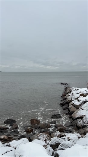 Coastal Connecticut on Instagram: "The Niantic Bay Boardwalk meets Hole in the Wall Beach at its western terminus in the village of Niantic (East Lyme), CT. The 1.1-mile waterfront walkway connects Cini Memorial Park in the east to Hole in the Wall Beach in the west. The specific meeting point is marked by a distinctive short tunnel under the Amtrak railroad tracks, known as the “hole in the wall,” which serves as the main entrance to the beach from the parking area on Baptist Lane. #coastalconn