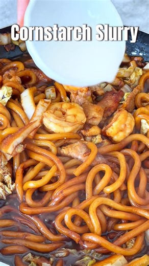 HOKKIEN MEE - Thick, chewy noodles coated in rich dark soy sauce, loaded with tender pork, juicy shrimp, crunchy cabbage, and crispy fried lard. Easy to make at home and tastes just like the best street food in KL! 🥢 Recipe link in the comments! #hokkienmee #noodlerecipes #stirfry #malaysianrecipes #asianrecipes #easyrecipes #dinnerideas | Rasa Malaysia