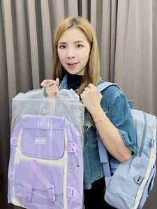 ❌Closed❌ Code: E77 (BackBag) 中国代购🇨🇳 5 in 1网红韩版帆布背包🎒5件套RM29 哇塞 一个价格可以带走5件套 真的太值得了🤭 有3色选择哦💗 可以为孩子入手一个 或者去几天小度假 的准备的一款☺️👍🏻 ♥韩版网红5件套大容量双肩背包 ♥多层大容量的书包 ♥缤纷色彩，高密度帆布面料 ♥配搭可爱吊饰和徽章 ♥超合算的配套 💰RM29 颜色：紫色，蓝色，黑色 ⚠️注意⚠️不接急单 亲亲们海外款式需要4-6个星期运回马来西亚如果早到就早发货。😘😘 | JW Day Boutique