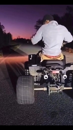 Yall don’t want no smoke Bansheeapparel.net #bansheeapparel #banshees #2strokes #twostrokes #clothingbrand #clothingline #2strokes4life #embroidery #snapbacks #accessories #oem #stickers #blaster #southforida #fortmyers #capecoral #Dunbar #tattoomodels #graphickits #models #youdontwantnosmoke | Banshee Apparel