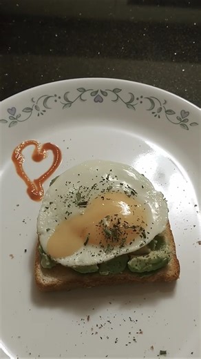 Perfect Sunny side up without oil using cucumber method.