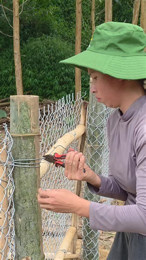 DIY Gate and Kitchen Door: Single Mother Builds Her Own Home Fixtures