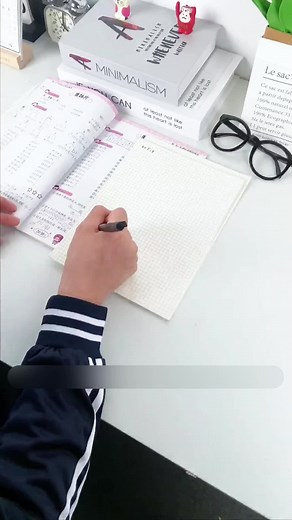 A notebook for modern day workers, easy to use with two whiteboards