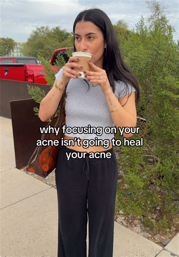 One of the biggest mistakes I see people make when trying to heal acne (as a naturopathic doctor that specializes in healing acne….is focusing ONLY on their acne. Let me tell you what I mean👇🏼 Acne is a DOWNSTREAM signal. It’s the result of what’s happening upstream inside the body: – gut inflammation or dysbiosis – blood sugar instability – hormone signaling issues – impaired detox pathways – chronic stress & nervous system overload – nutrient deficiencies Your skin doesn’t randomly decide to