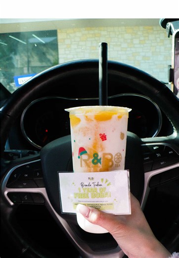 Trying every drink @R&B Tea - Houston for a year — The mango stormy 😍🥭