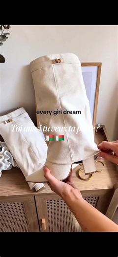 Le détail qui change tout pour tes outfits. ✨ Modèles disponibles en cuir et en daim. 💰 Prix : À partir de 150 000 Ar selon le modèle choisi. Disponible uniquement sur commande ! Whatsapp: 0388282163 / instagram : impulse_261 pour commander ou envoyez-nous un DM ! 📥 #ShoppingMada #FashionLook #BottesOverFold #humancreator #tendancechaussures