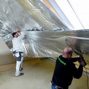Wärmereflektierende Isolierfolie für platzsparenden Wärmeschutz - ENERGIE-FACHBERATER