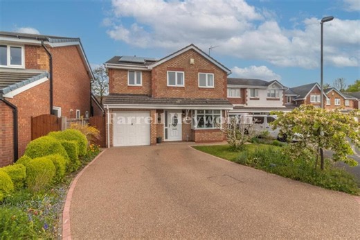 I tour this stunning 4-bed detached Preston home with garden, garage and conservatory