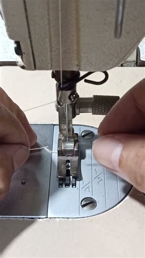 Threading a Needle Made Simple #ussewtips #sewing #needlework
