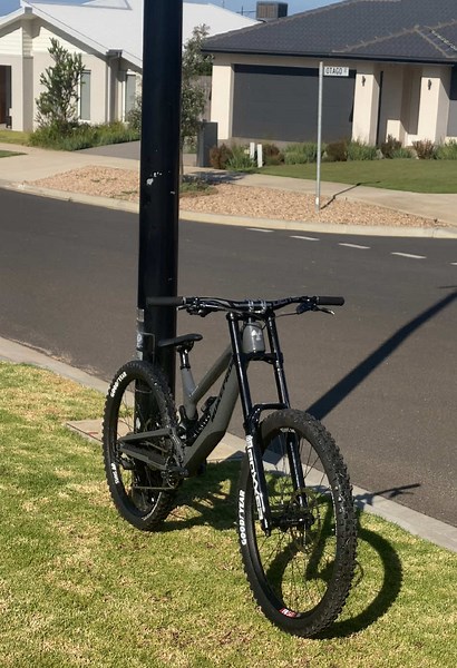 coming along nicely #shredbikewash #mtb #bike #bikechek #bikecheck #dh #rig #oakley #100 #famous #dontflop #fup #fyp #fyppppppppppppppppppppppp #viral #viraltiktok #xbcyza #love #aussie