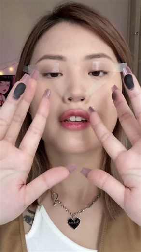 🎯 How to Instantly Get the Perfect Cat Eye Look with This Invisible Eye Lift Tape?! 😱🔥