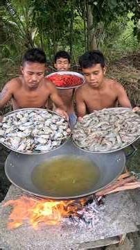 Cooking and Eating Small Crabs and Shrimps With Lot's of Chilli's! 🦀🦐🌶🔥