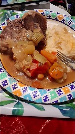 pot roast bottom round with tomatoes peppers celery carrots and onions and mashed potatoes 4 supper
