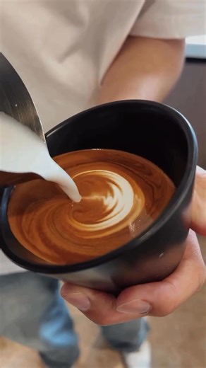 Hollow Heart Latte ☕🔥 📹 by: @barista_chow @latte_art_tutorials [IG] #coffee #cofLatte #cafeoftheworld #cafe #cappuccino #espressomachine #saturdaycoffee #baristalifestyle #baristalife☕️ #coffeeshop #latteart #roselatte #roselatte🌹☕️ #WeekendCoffee #sundaycoffee #mondaycoffee #tuesdaycoffee #wensdaycoffe #fridaycoffee #saturdaycoffee | Σavor Café