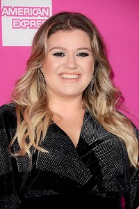 Kelly Clarkson – 2017 Billboard Women in Music in LA • CelebMafia