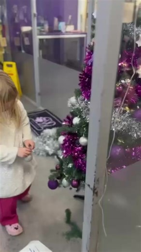 The chaos that is decorating Dogs at Hart for the festive season!! Helped (I use that word lightly 😂) by my hooligan children!! 🌲 | Dogs at Hart