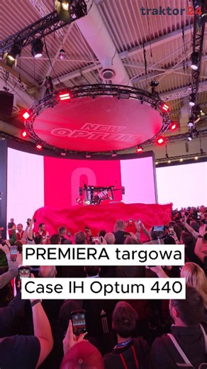 Agritechnica 2025 - premiera targowa Case IH Optum 440‬. Premiera Case IH Optum 440 zaskoczyła, bo traktor ten dorównał mocą flagowemu ciągnikowi serii Magnum z roku modelowego 2025. Duża zmiana dotknęła maskę, której przód jest teraz bardziej agresywny. Case IH Optum 440 sprawdzi się również w transporcie, bo jego prędkość wynosząca 60 km/h uzyskiwana jest przy 1900 obr/min. silnika. Pojawiła się również nowa przekładnia 4×2 CVXDrive. Więcej na portalu TRAKTOR24.pl w artykule: https://traktor24