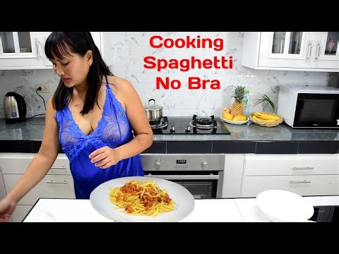 ✅ How to Cook Spaghetti with Fresh Tomatoes 😋 No Bra in Sexy Dress 😯