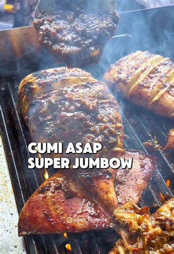 Cobain cumi asap super jumbow ‼️ ini enak banget 😍 menu seafoodnya lengkap, semuanya fresh. Rasanya enak nendang, bikin nagih 😬 selama Ramadhan ada menu siap saji loh, pilihannya lengkap 🤩 yuk kak gass cobain ya.... Tiram Bakar Bambu 📍Jl. Soekarno Hatta No.29 Semarang LEBARAN TETAP BUKA #fyp #semarang #kuliner #kulinersemarang #cumi #cumijumbo #ikanasap #oyster #serunyakuliner