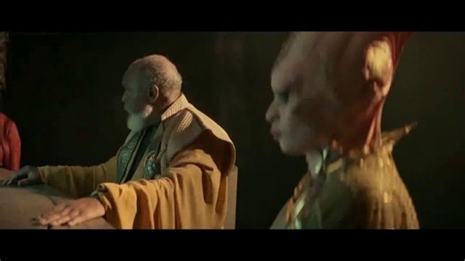 GEICO TV Spot, 'The Ease Specialist: Wormhole Edition'