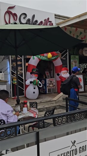 @CafecitoCafeteria on Instagram: "Llego la Navidad A Cafecito Cafeteria Visitanos Com amigos y Familia Malecon y Rocafuerte"