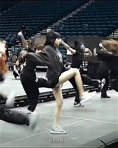 310K views · 21K reactions | Coachella Lisa #blackpink #blink #lisa #jennie #jisoo #rose #lalisa #lisablackpink #money #blackpinkofficial #dance #korean #yg #kpop #edit #foryou #foryoupage #parati #tiktok #viral #fyp | Wwiooi | Facebook