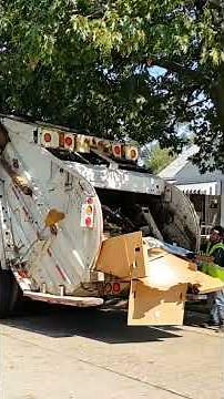 Leach Packmaster Garbage Truck