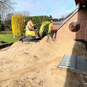 Terrassenbau mit dem Bagger: Verteilen von gewaschenem Kies #yanmar #bagger