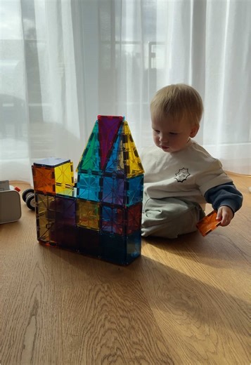 The magnetic building set is with us on a little trip. First, Fedr decided to listen to ABBA, then Balthazar #magnatiles #babyplaying #toddlerplay