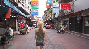 24 MUST TRY Street Foods in Bangkok, Thailand - BEST THAI STREET FOOD IN BANGKOK THAILAND!