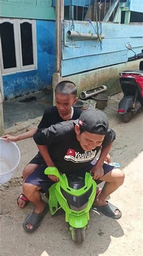 looking for chana fish on a motorbike #nature #funny