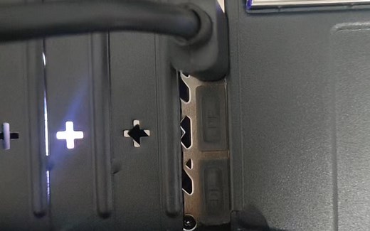 关于装dp线总结，第一Dp线分正反，不要装颠倒了第二，可以断电十分钟重启电脑和显示器第二，可以重新装显卡驱动