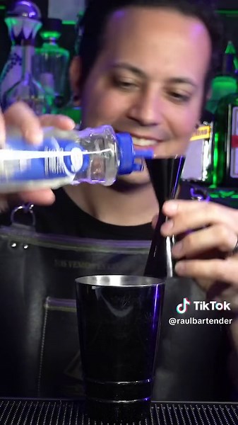 ¿Cuánto tiempo tardó Trunks en cortar a Freezer en pedazos?