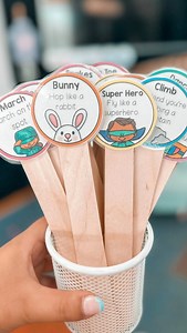 BRAIN BREAKS Comment BRAIN, and I’ll send you the link 💗 🌎 Did you know that these brain breaks are used by thousands of teachers all around the world! It makes me so happy to see your students enjoy this awesome classroom management tool. 💡Brain breaks are a tool you can use to help students’ refocus, to give them an outlet for their ‘wriggles’, or as a transitioning tool. ⭐️ Each brain break can be performed in 60 seconds or less! Simply choose a stick, call it out, and have students perfor