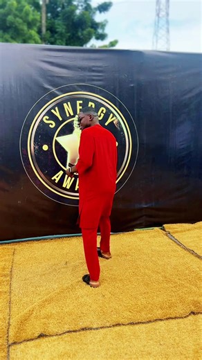 Unforgettable Moments at the Awards with DARAIFE