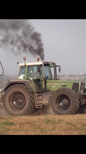Fendt Tractor in Action: Power and Performance Overview