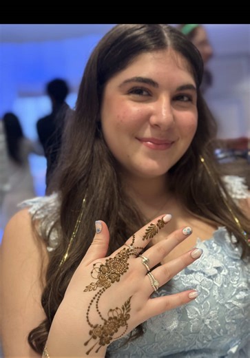 Planning a Bat Mitzvah in 2026? Let’s Make Her Milestone Unforgettable. Moms, if you’re getting ready to celebrate your daughter’s Bat Mitzvah this year, you already know how meaningful this moment is. From the ceremony to the party, every detail matters — and her henna should feel just as special as the girl you’re celebrating. At Hollywood Henna, we create custom Bat Mitzvah henna designs that are safe, kid‑friendly, and tailored to your daughter’s personality. Whether you’re hosting a small g