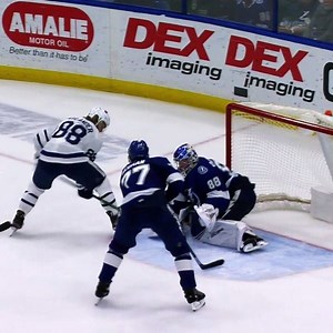 William Nylander makes the between-the-legs goal look oh so easy in the latest A&W Canada Plays of the Week! 😱 Full video ⬇️ https://www.sportsnet.ca/videos/shows/nhl-plays-week-video/ | Sportsnet