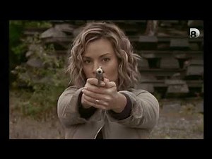 119. Woman with gun (French) Femmes de loi