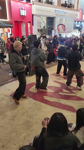 Kpop&JHKTV]ARES&Former BTS Backup dancer jangwoo kpopdance붉은 노을(Sunset Glow) 아래스 홍대케이팝댄스#쇼츠 #shorts