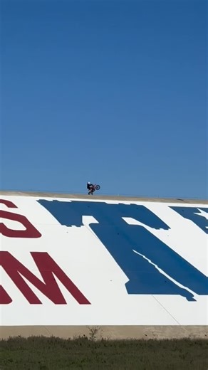 INLAND EMPIRE, CA 📍Things To Do I Places To Eat 🍽️ on Instagram: "@inlandempireca who’s from the IE? 🇺🇸 📸: @lost i_guess on TT #fyp #altissigma #inlandempire #chinodam #ie"