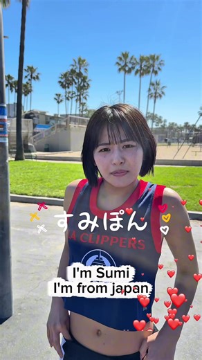 From Japan to Venice Beach 🇯🇵🏀 @すみぽん/SUMIPON pulled up to the Venice Beach Basketball Courts and started cooking. 🍚 🔥 Hezi. Cross. Defense. Thunder on the sideline like “OH MY… GOT HIM… AND-1!” Different country. Same game. Venice Beach welcomes hoopers from everywhere. すみぽん 🔥🏀 ベニスビーチでバスケ 🇯🇵🏀 #VeniceHoops #VeniceBeachBasketball #Streetball #BasketballCulture #日本バスケ