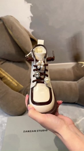 #shoes #kidshoes #cottonpads #boot #foryou #happynewyear #londoneye