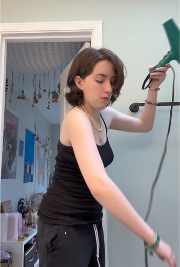 This was an experience to say the least #roserainhannah #waxing #waxingathome #waxingtiktok #waxingarmpit #armpit #armpithair #shaving #pain #crazy