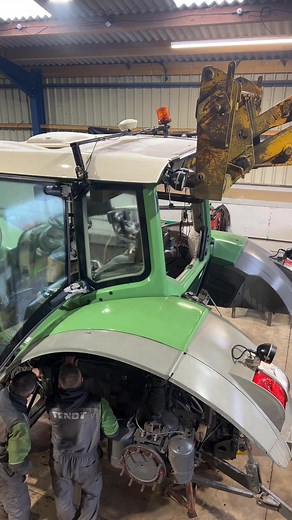 Cab going back on the Fendt 936 — another big step forward in the overhaul. Keep following for more progress videos, great to see it coming together again. 💪🚜 #PHR #Fendt936 #Fendt #FarmLife #WorkshopProgress #Overhaul #HeavyDuty #AgEngineering #MechanicLife #FarmMachinery #TractorRestoration #BuiltNotBought #ProgressVideo #Fendt #FendtTractors #agriculture #FarmTech #AgricultureLife #FarmMechanic #AgInnovation #TractorMaintenance #AgriShow2025 #UKFarming #follow #buisness | PHR