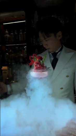 駒井優三/ Yuzo Komai in Tokyo is more of a show than a bar and we loved every minute! 🍸🪄