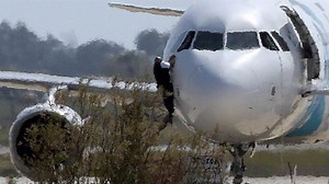 The EGYPTAIR pilot escaped from the hijacked plane by rapelling from the cockpit. FULL STORY: http://nbcnews.to/1RoVTsR | NBC News